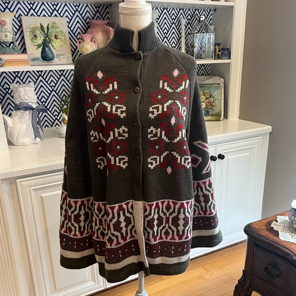 Sturbridge Cape - Picture 1 of 6